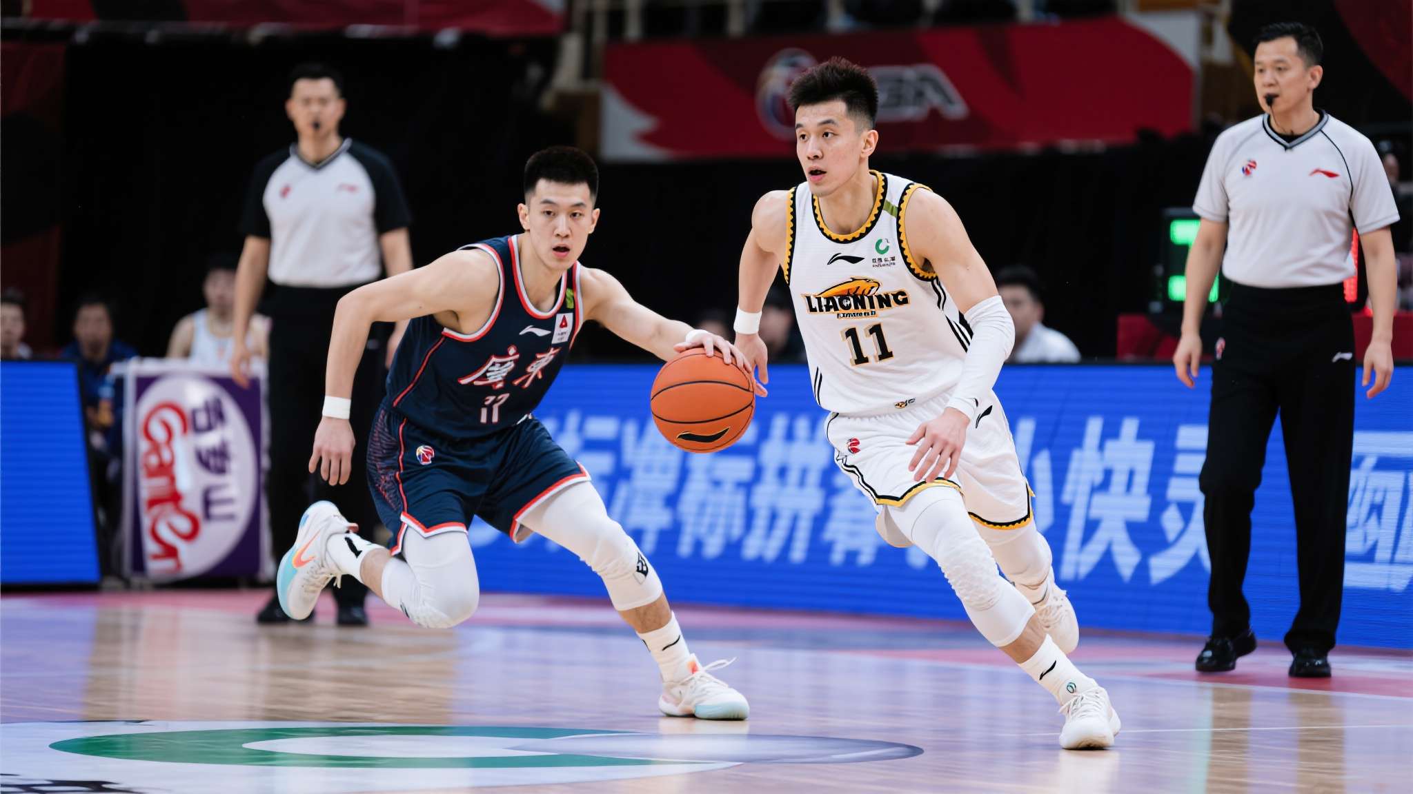 再砍14分26板!这才是CBA第一大外援,上海男篮冲冠的最佳拼图 再砍14分26板!这才是CBA第一大外援,上海男篮冲冠的最佳拼图